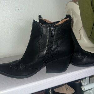 Black cowgirl booties